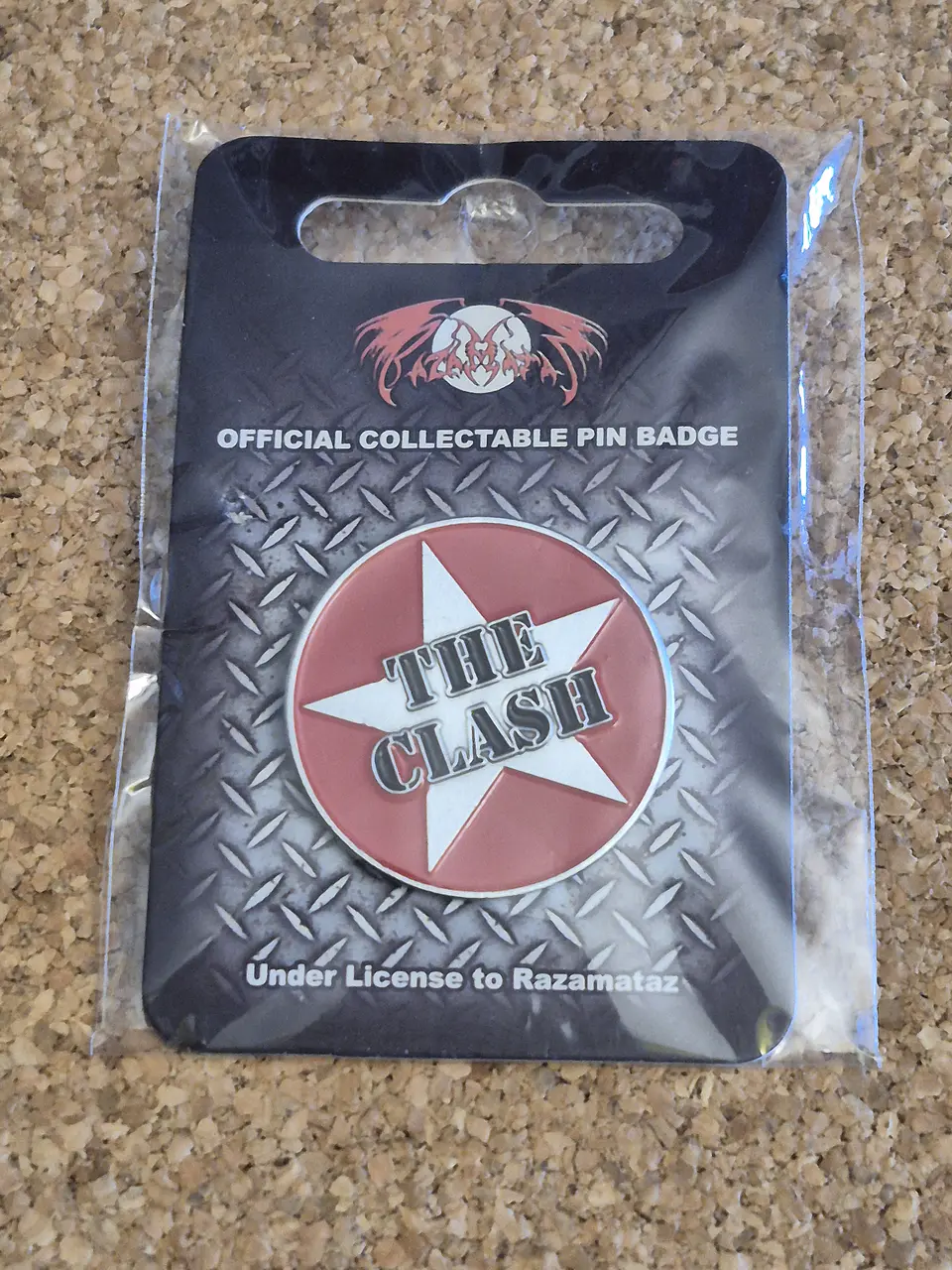 ​Pin The Clash - Star Logo (Single Clutch) 1