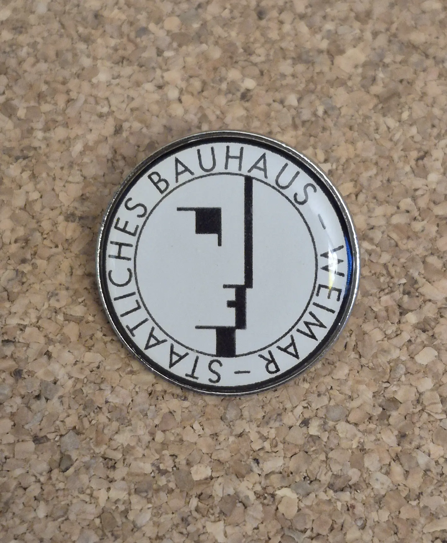 Pin Bauhaus (Single Clutch) 1