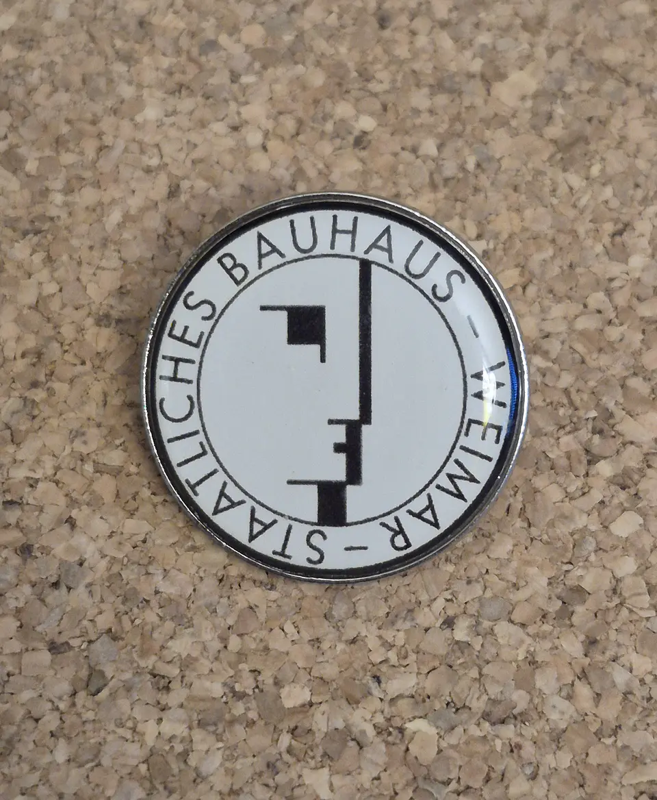 Pin Bauhaus (Single Clutch) 1