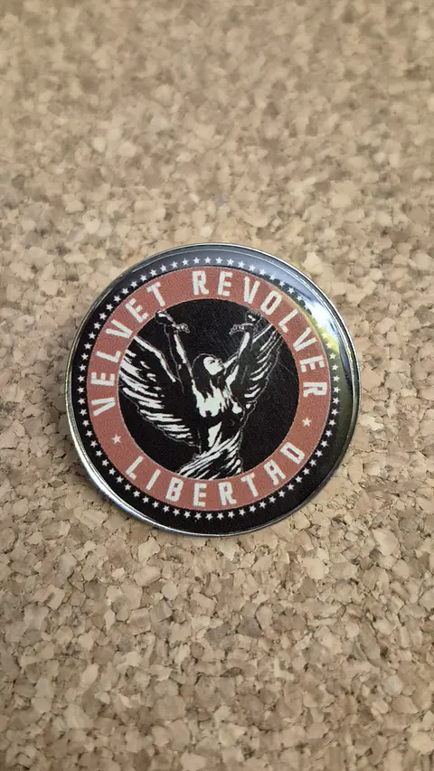 ​Pin Velvet Revolver - Libertad Album Art (Single Clutch)
