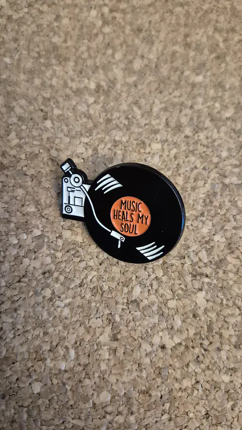 ​Pin Música e Frases Inspiradoras - 2 Modelos (Single Clutch)