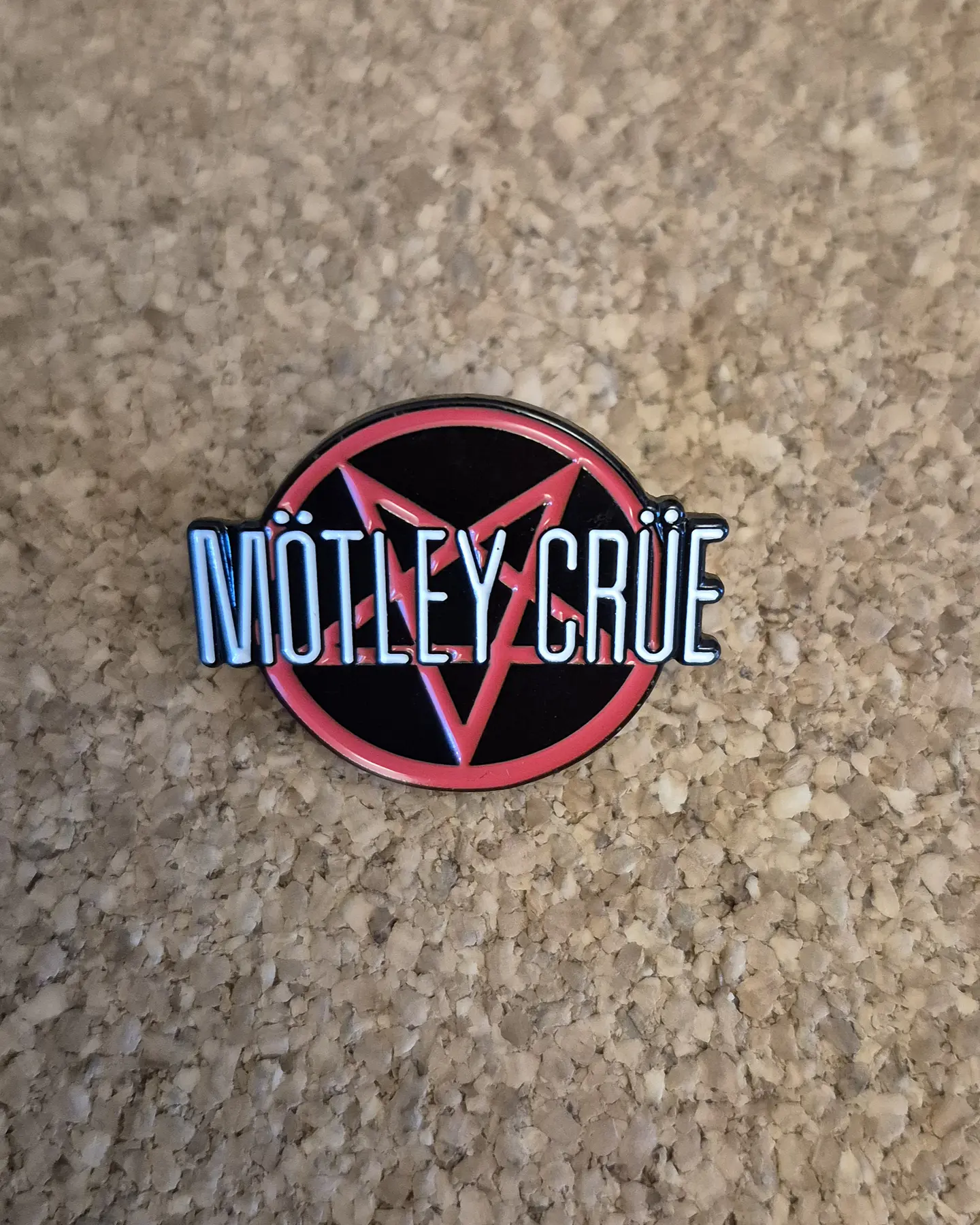 Pin Mötley Crüe - 2 Modelos (Single Clutch) 1
