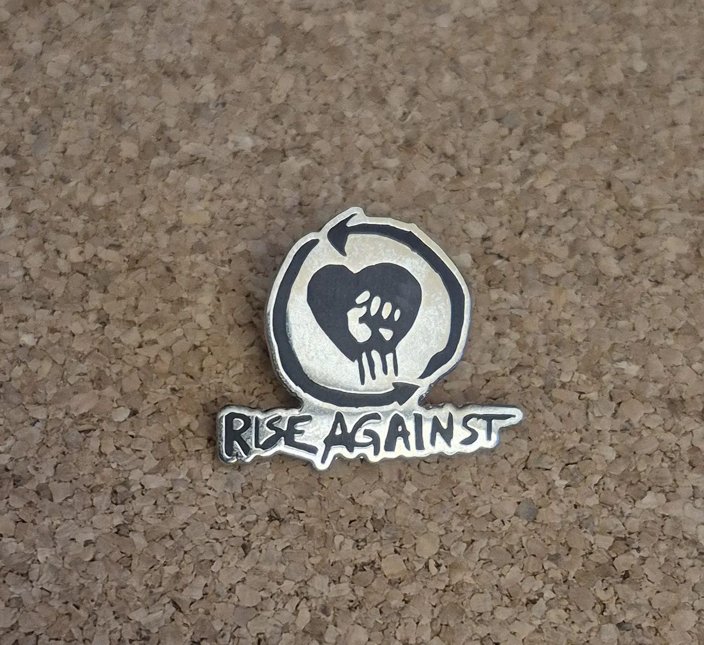 Pin Rise Against - Logo 