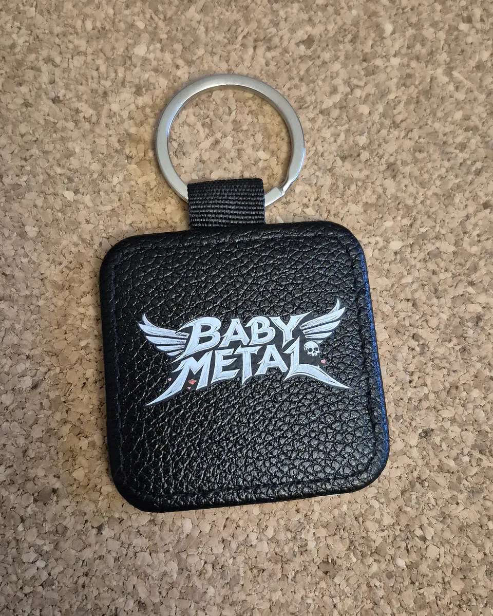 ​Porta-chaves Babymetal - Edição Reversível (Black & White) 1