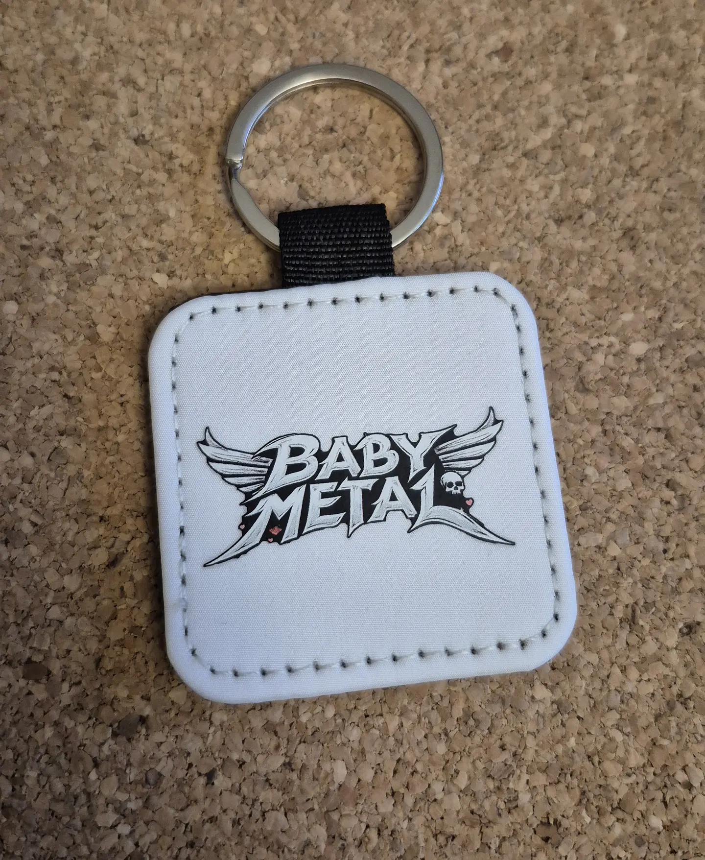 ​Porta-chaves Babymetal - Edição Reversível (Black & White) 2