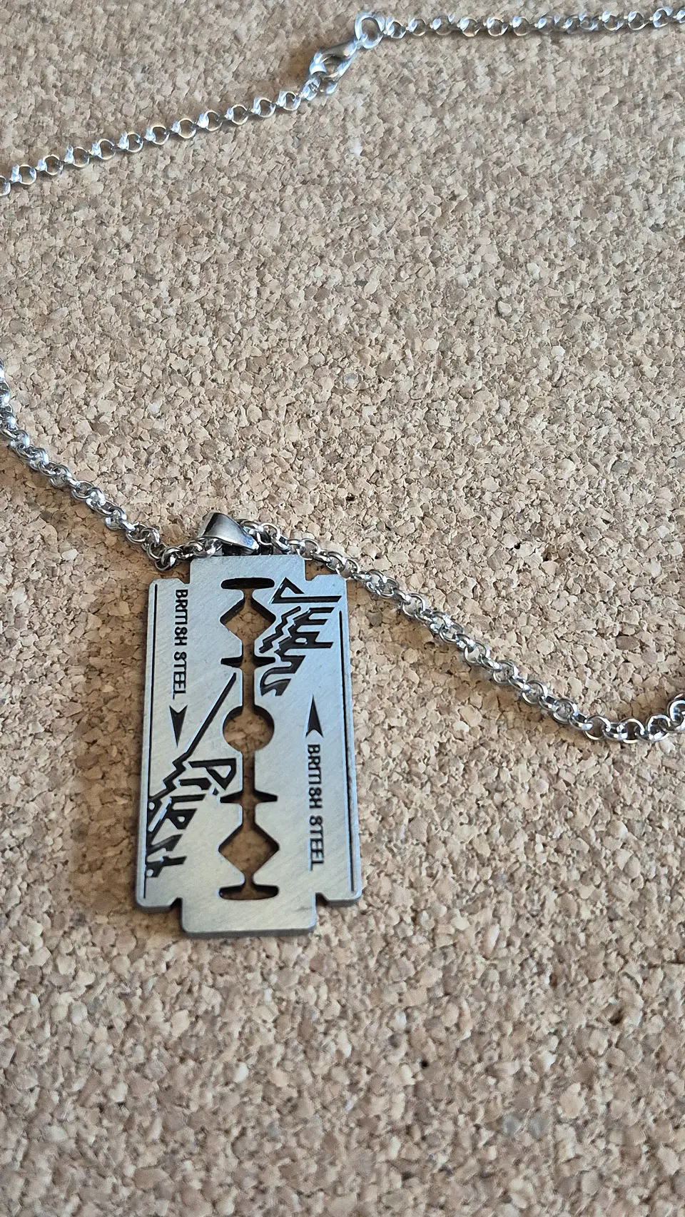 Colar Judas Priest - British Steel Razor Blade 2