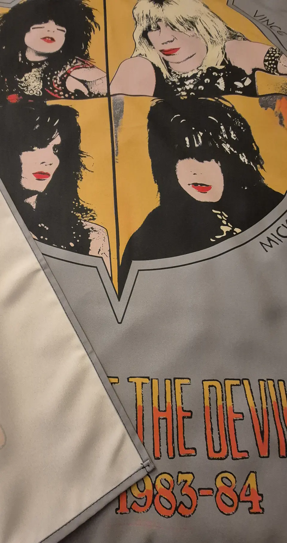 Bandeira Mötley Crüe – Shout at the Devil Tour 1983-84 Design Flag (65x105cm) 4