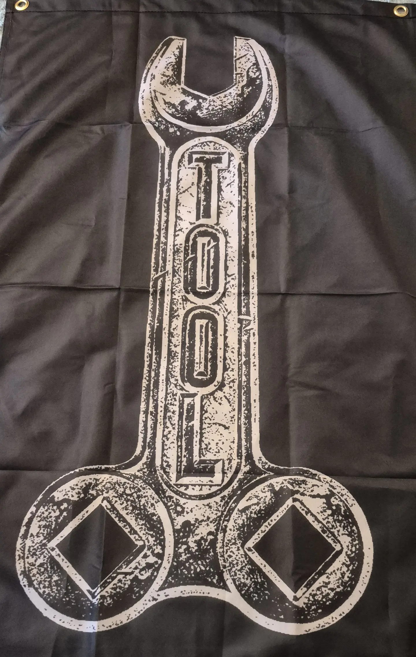Bandeira Tool Design Logo Flag (70x100) c/ Ilhós 2