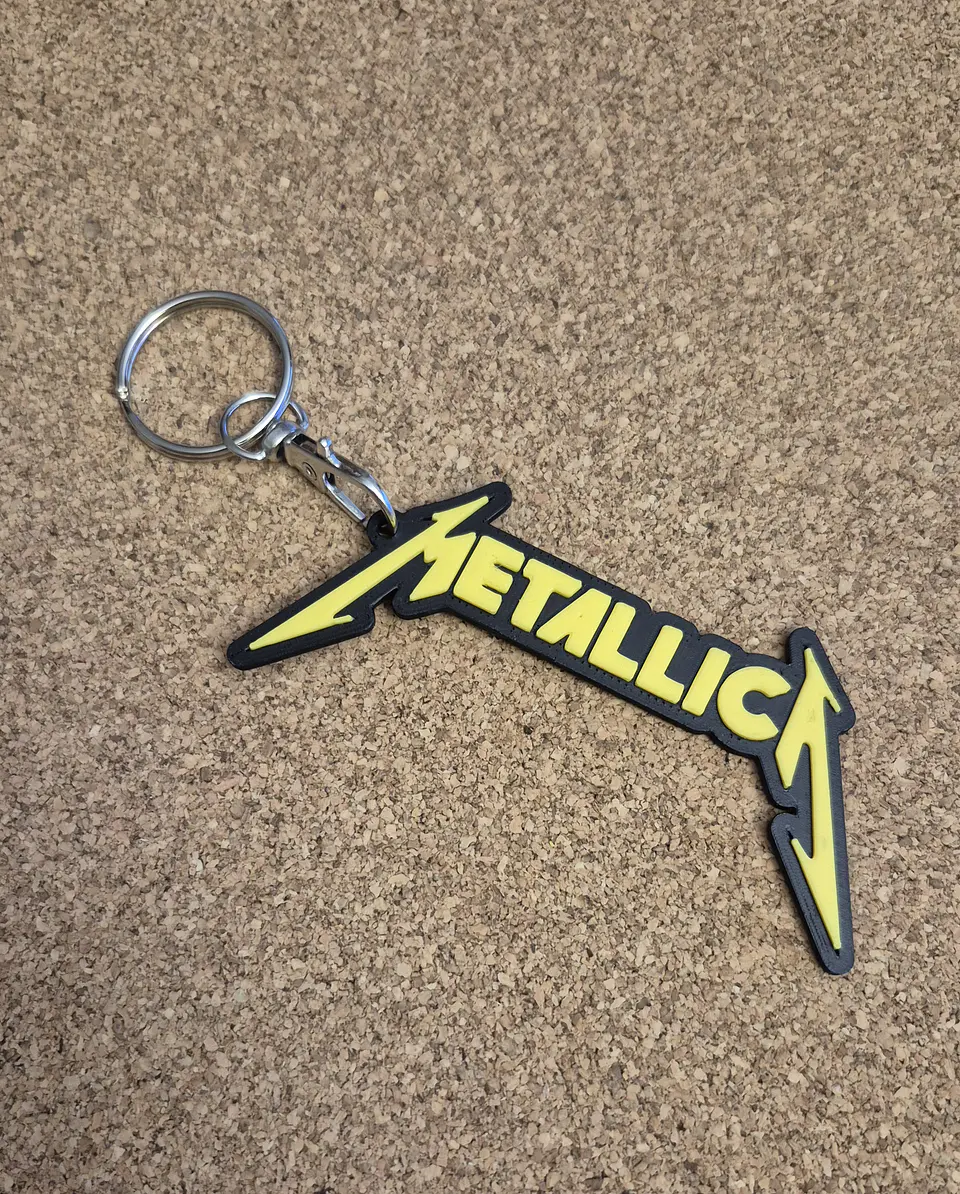Porta-Chaves Metallica – Logótipo em Relevo 1