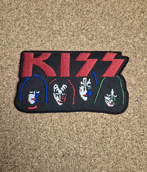 Kiss Patch - Embroidered (Iron-on)