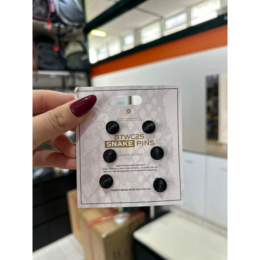 Pins Heroe's Mundial Snake