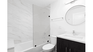 SHOWER DOOR VIDRIO TEMPLADO CON EMPAVONADO 90X150 CM HERRAJE NEGRO