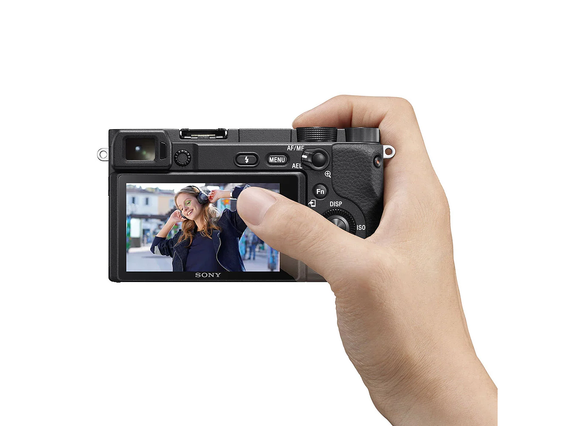 CÁMARA ILCE-6400M CON MONTURA E Y SENSOR APS-C 5