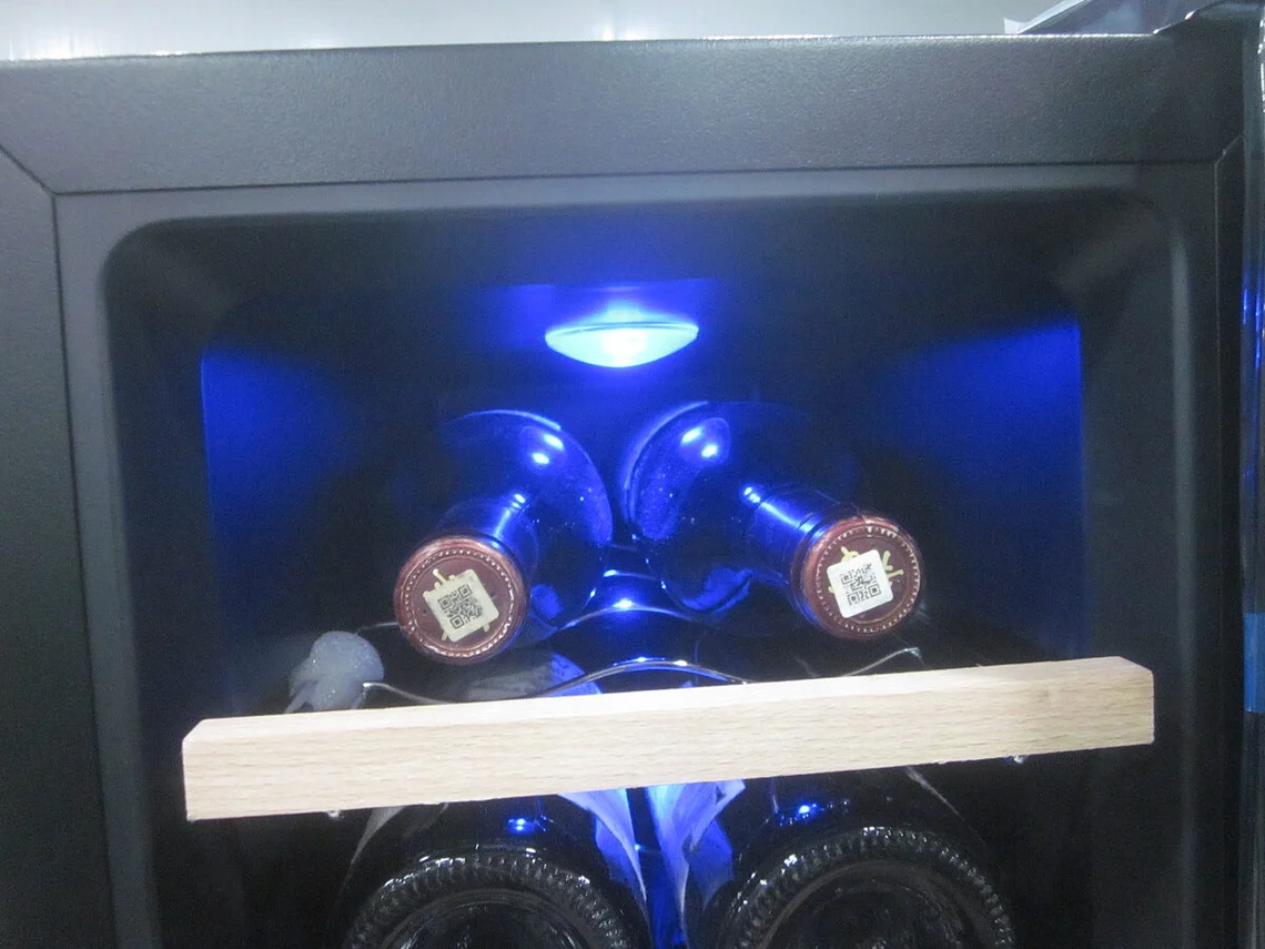 CAVA DE VINO TERMOELÉCTRICA 8 BOTELLAS PANEL TOUCH NOBLEX 7