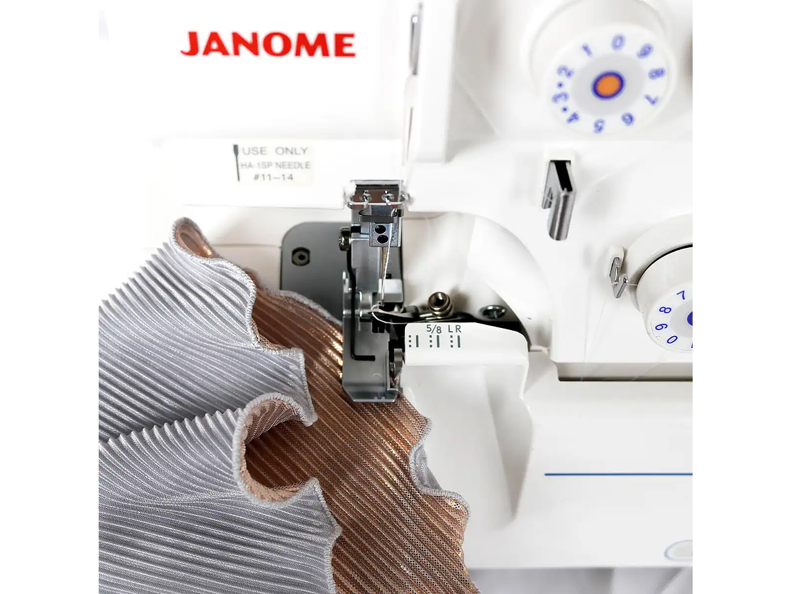COMBO JANOME MÁQUINA DE COSER DM7200 + OVERLOCK 8002D 4