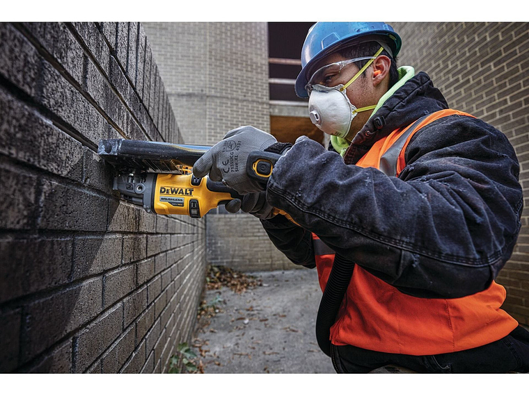 ESMERIL ANGULAR 4 1/2 60V DEWALT DCG418B SIN BATERIAS 4