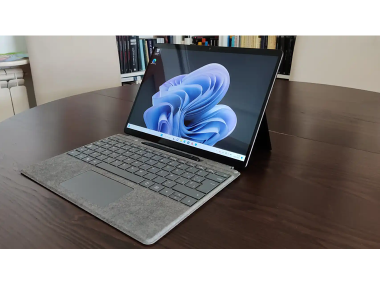 MICROSOFT SURFACE PRO 9 - 13' CORE I7 12GEN, 16GB RAM + 1TB SSD, WINDOWS 11 7