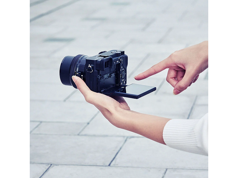 CÁMARA ILCE-6400M CON MONTURA E Y SENSOR APS-C 7