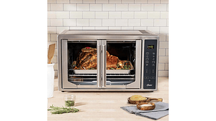 HORNO DIGITAL CON FREIDORA DE AIRE OSTER® DE 42 LITROS DE PUERTAS ESTILO FRANCÉS TSSTTVFDDAFNS