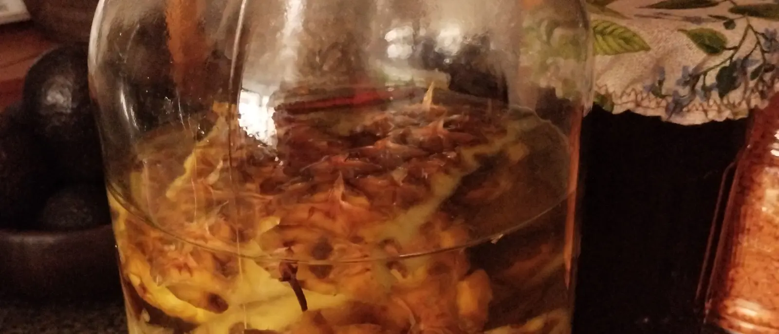 Cómo hacer tepache: la bebida fermentada Nutritiva de Piña 