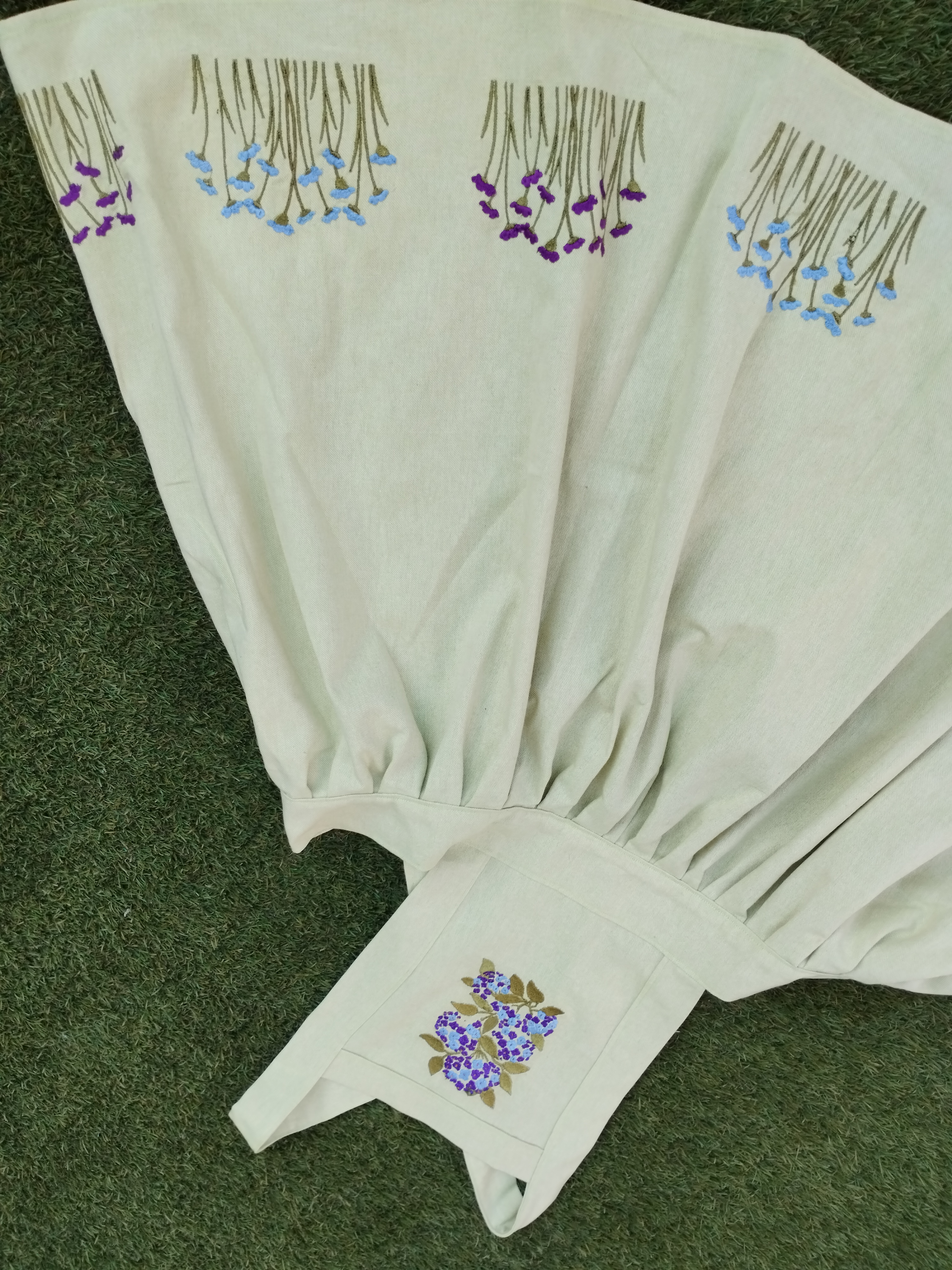 Delantal Pinafore Hortensias