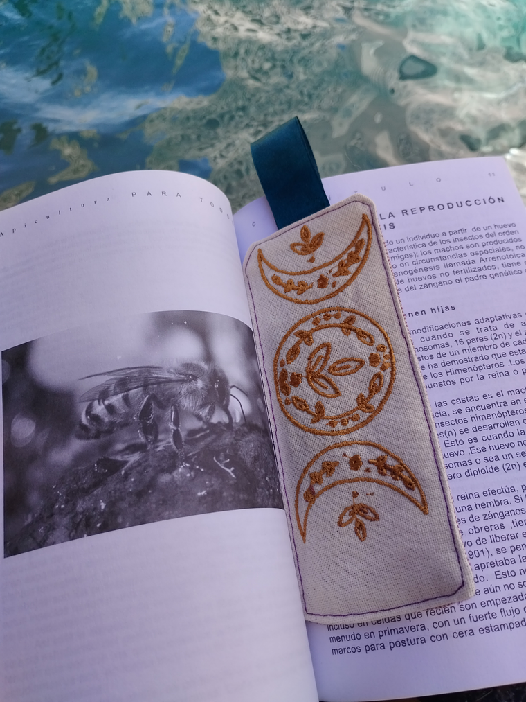 Marcapáginas Fases Lunares oro 1