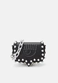 Chiara Ferragni cartera negra tachas  - Miniatura 1