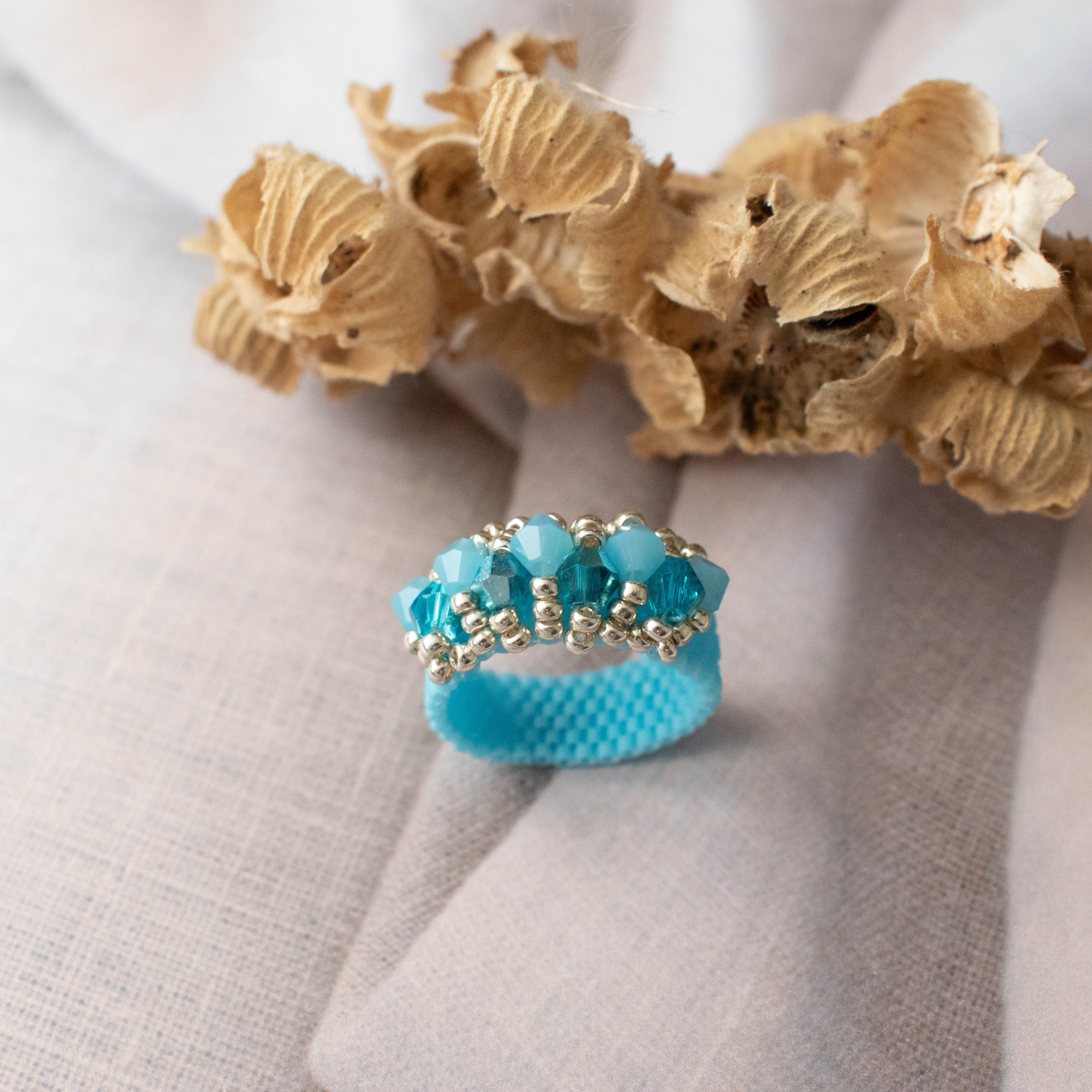 Anillo "Corona" celeste opaco y plateado