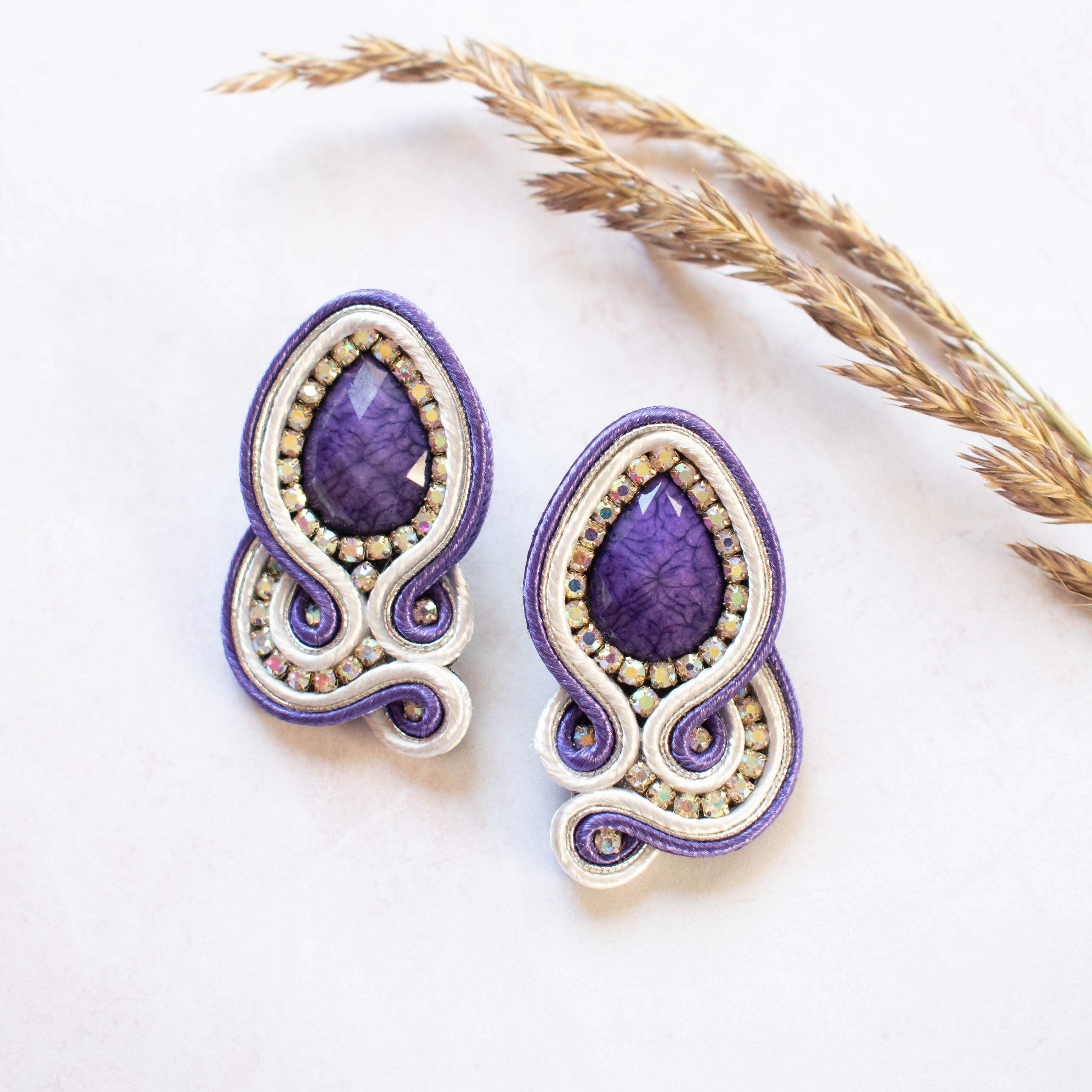 Aros "Asimétricos" lila y blanco