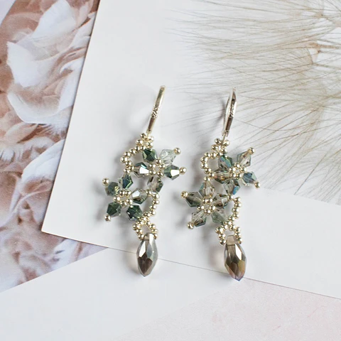 Aros "Flor con gota" gris y plateado