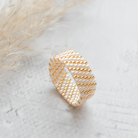 Anillo "Líneas Diagonal" blanco y dorado