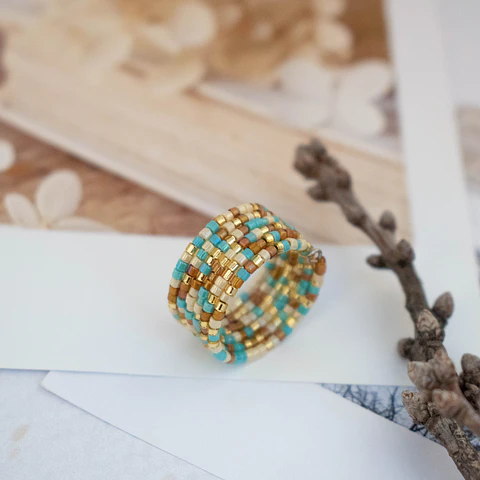 Anillo "AM" café, turquesa y dorado 