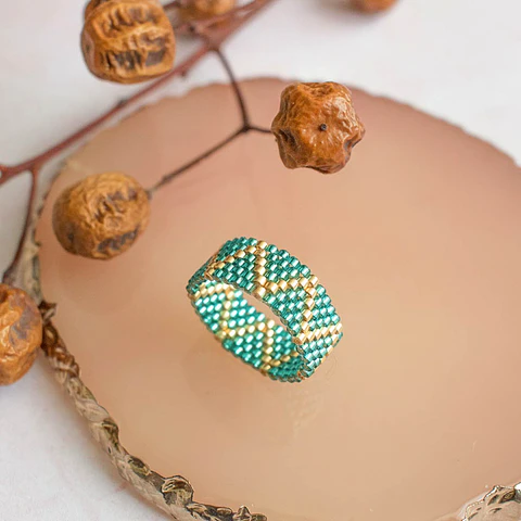 Aros "ZigZag" esmeralda y dorado