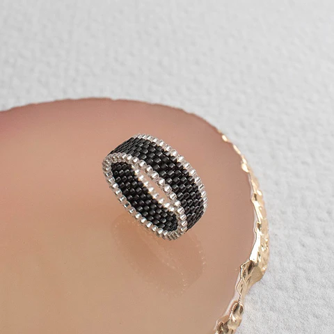 Anillo "Jane" negro y transparente