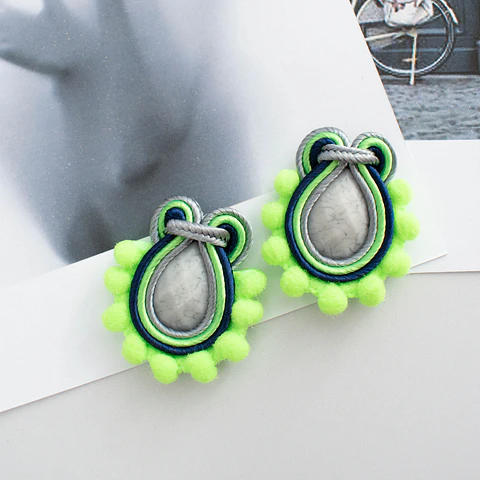 Aros "Pompom" verde flúor
