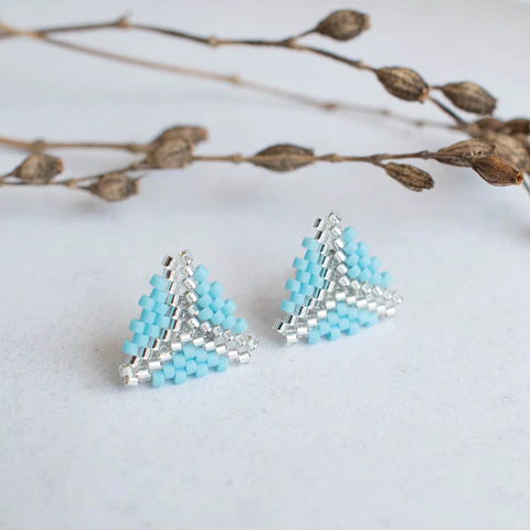 Aros "Mini triángulo" celeste y transparente