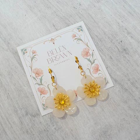 Aros "Flor simple con gancho" blanco y amarillo