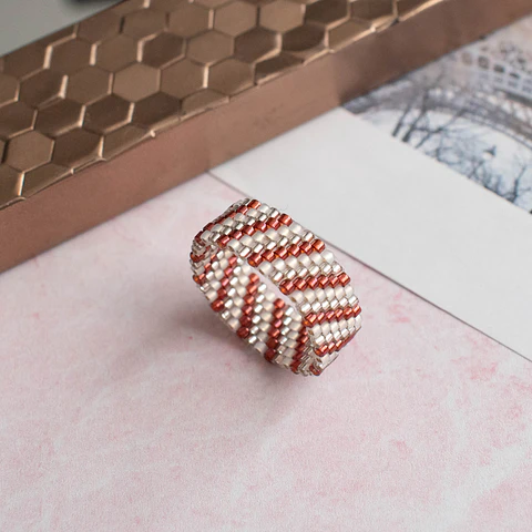 Anillo "Líneas diagonal" burdeo y gris