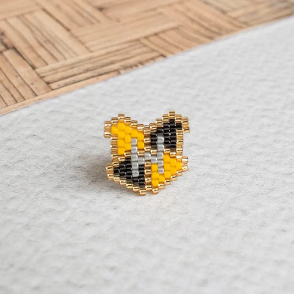Pin Hufflepuff miyuki 1