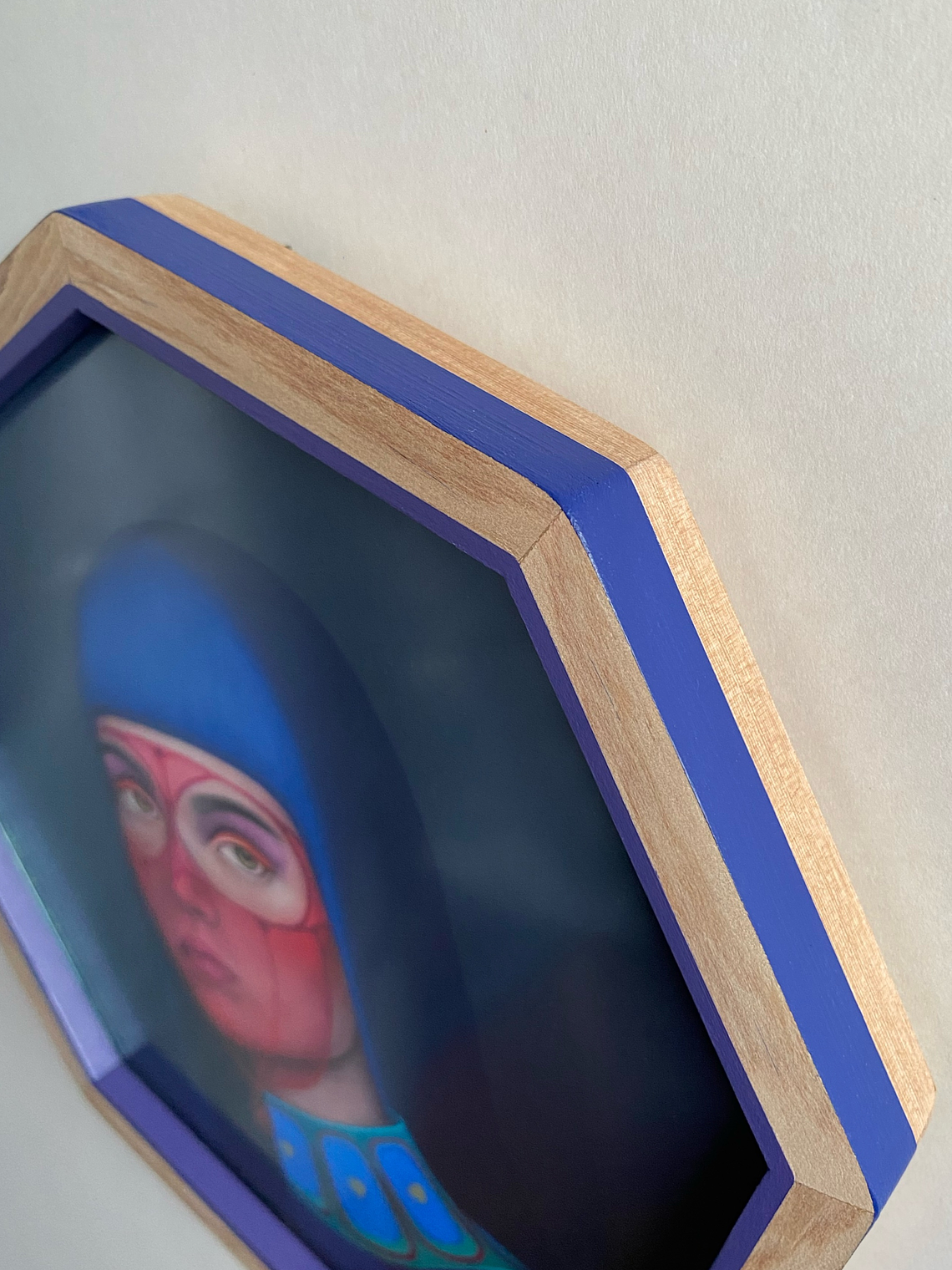 Cielo / Print Enmarcado Octagonal Lila Interior  4