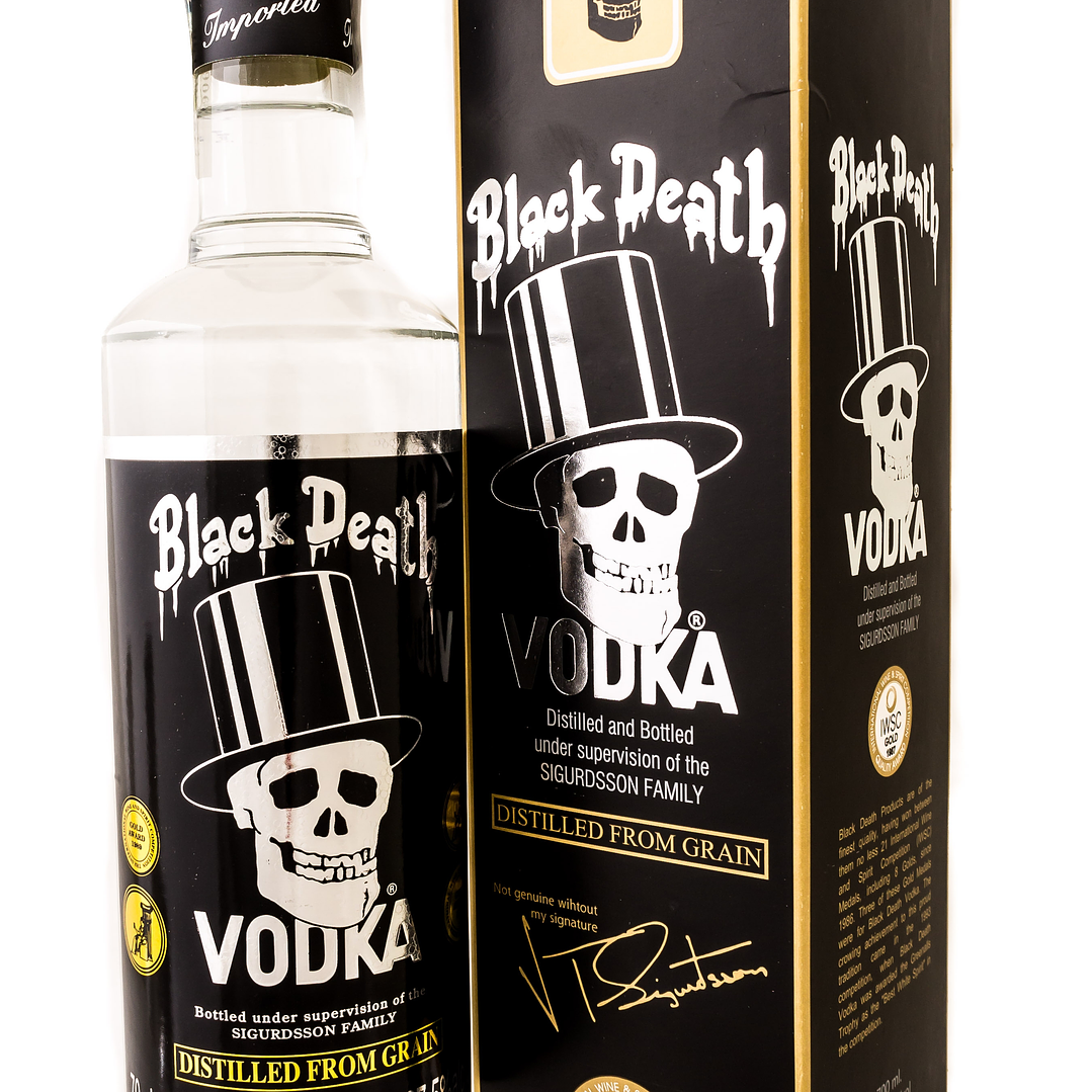 Black Death Vodka + Estojo 1