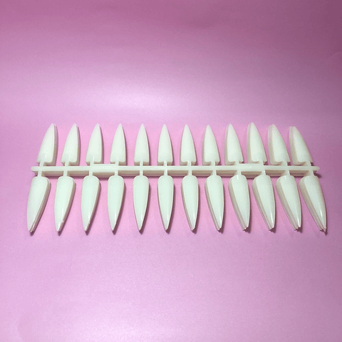 UÑAS DE MOSTRARIO STILETTO