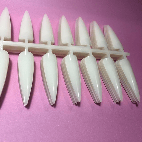 UÑAS DE MOSTRARIO STILETTO