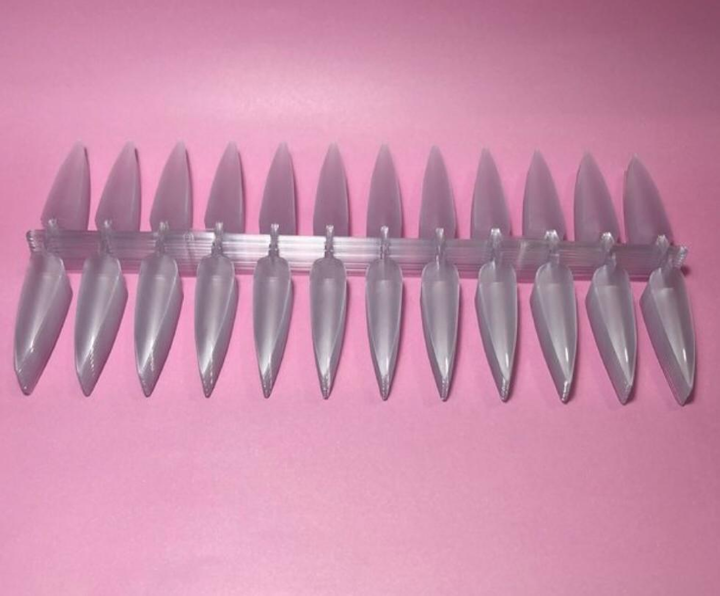 UÑAS DE MOSTRARIO STILETTO 3