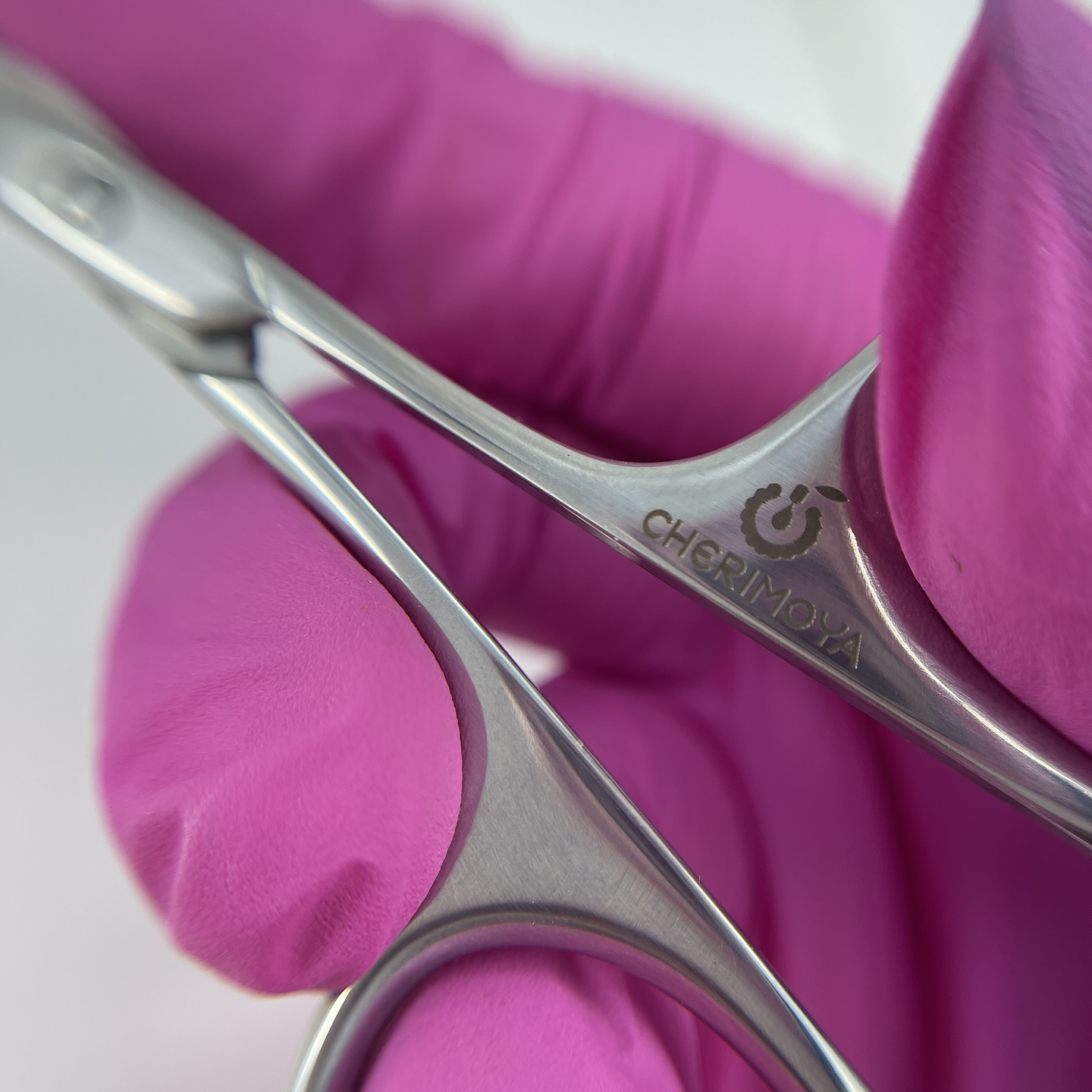 TIJERA CORTA CUTICULAS 6