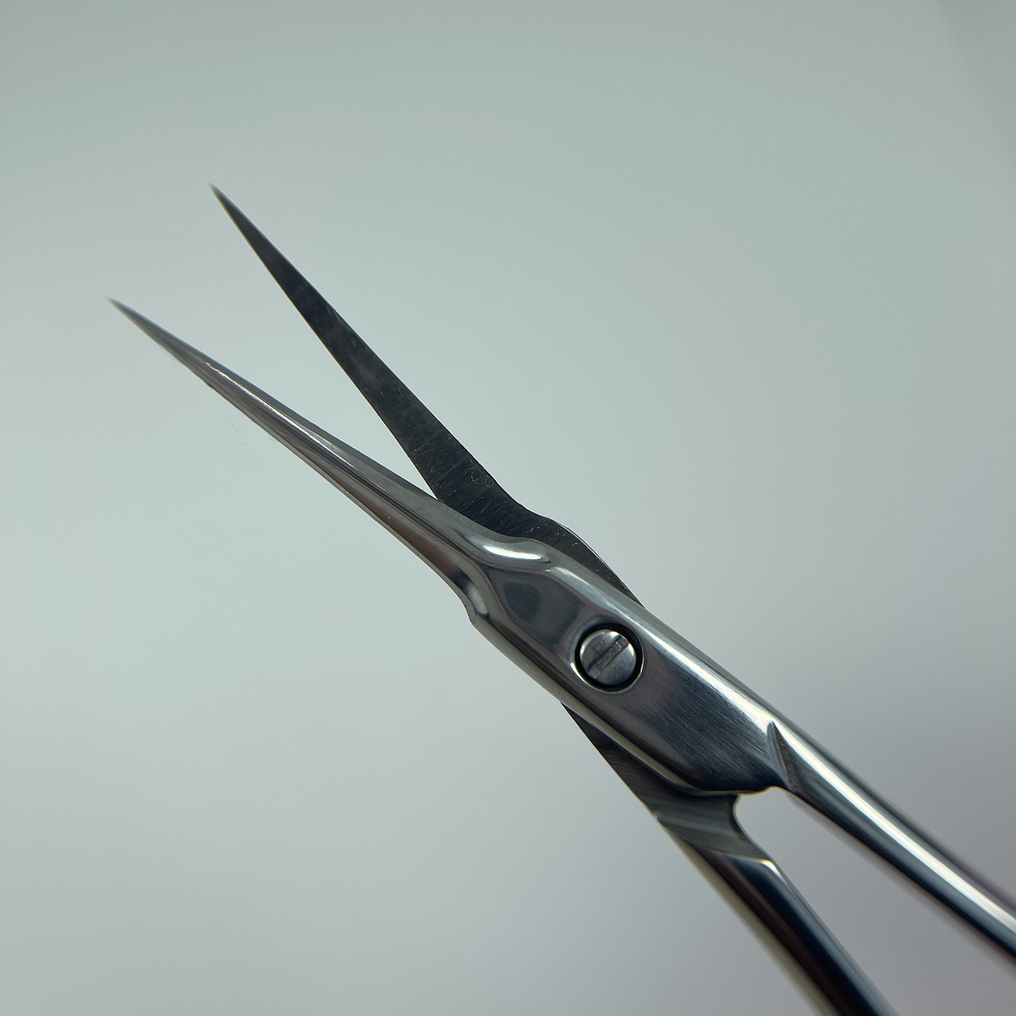 TIJERA CORTA CUTICULAS 1