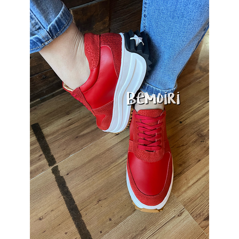 Zapatilla cuero rojos con cordones 