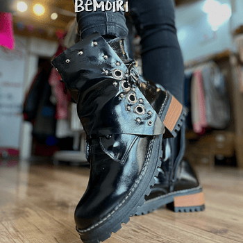 Bota cuero Rock black tachas 