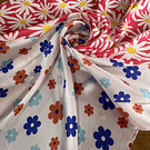 Pañuelo seda 70*70 cms diseño dual floral y margaritas 