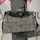 Cartera fiesta  plateada flor ostras con tomador 